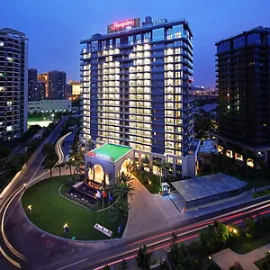 Hampton By Hilton Bay Санья